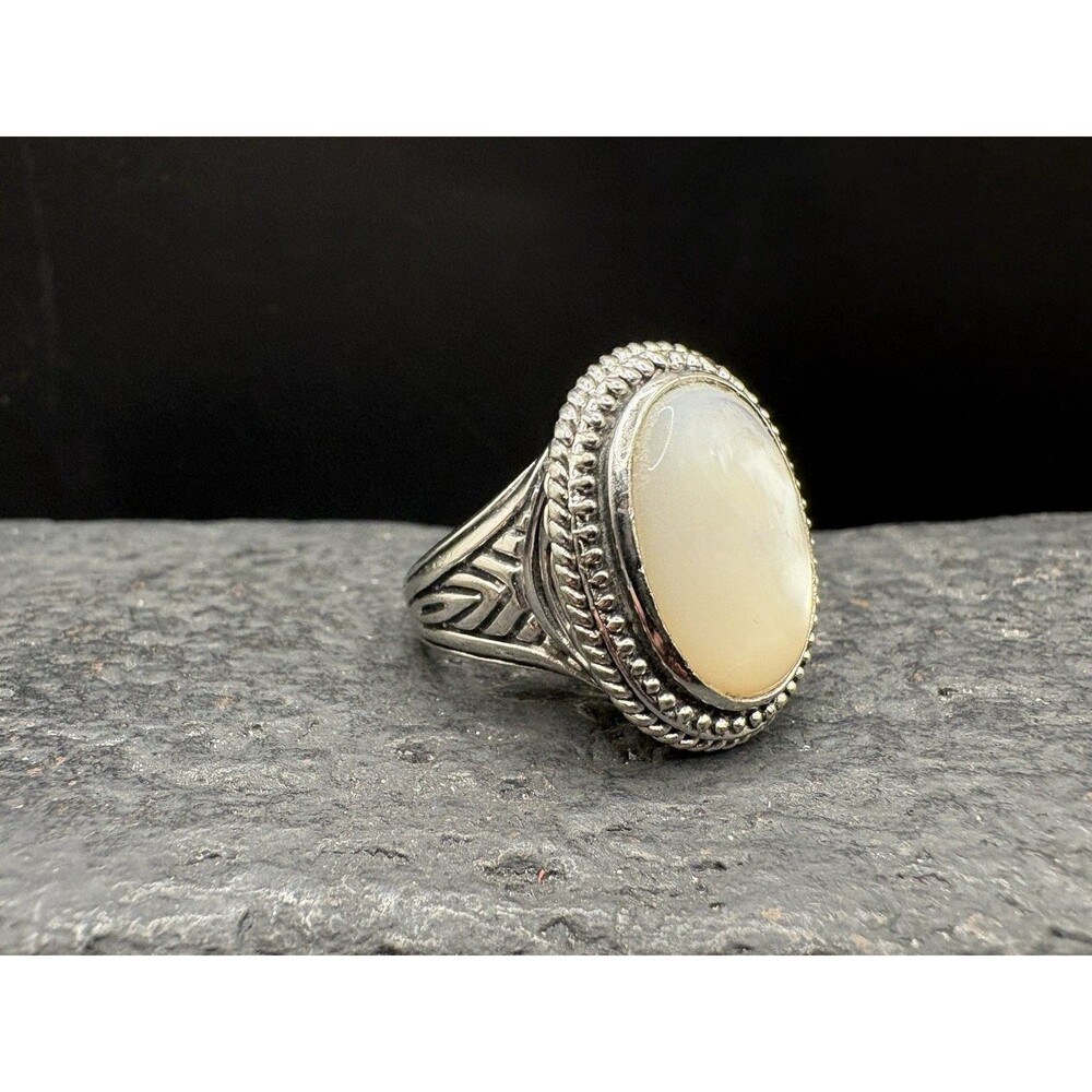 Beautiful Silver Tone Big Ring With MOP Shell Etched Scroll Size 7.25